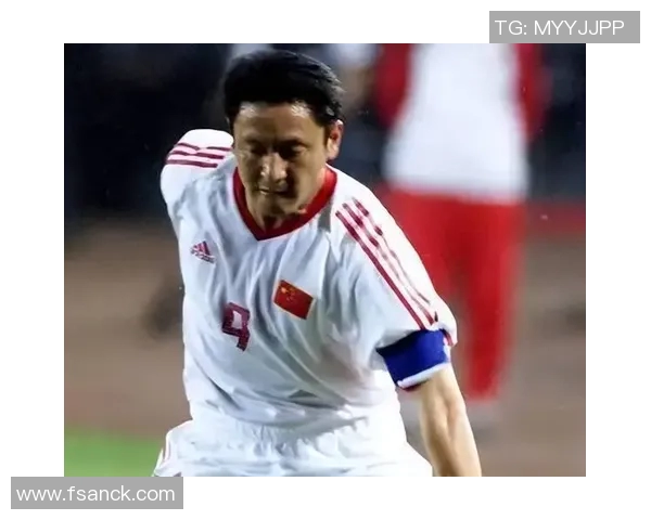 中国足球界五位杰出明星球员的精彩表现与成就分析